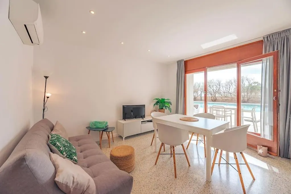 Beach Apartment - Front Line! Roses
